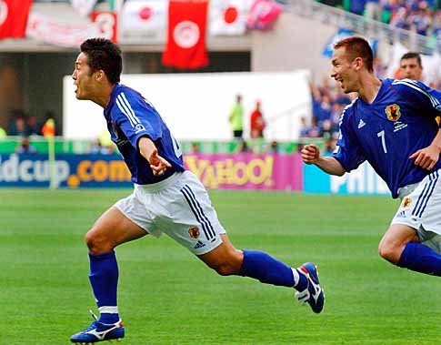 모리시마가 첫골을 넣은후 환호하고 있다