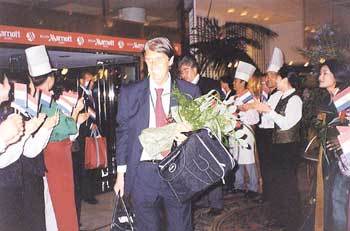 부산 메리어트호텔에서의 파라과이의 말디니 감독