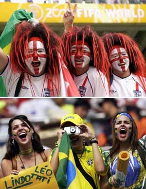 얼굴 페인팅을 한 잉글랜드 응원단(위)과 독특한 치장을 한 브라질 여성 응원단. 수원 울산=게티이미지본사특약
