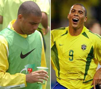 골을 넣고 환호하는 호나우두(오른쪽)와 시무룩한 표정의 호나우두(왼쪽) [동아일보 자료사진]