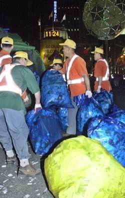 25일 밤 서울시청 앞 광장. - 신석교기자
