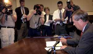 청문회 소환장 서명 - 워싱턴AP연합