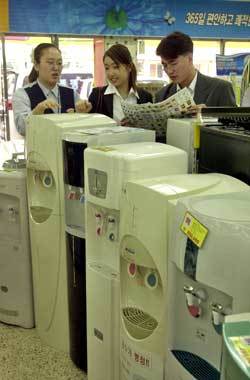 정수기안에는 3∼6개의 다단계 필터가 있어 불순물을 제거한다.