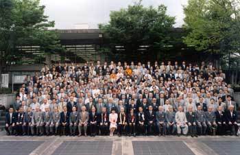 97년 일본에서 열린 '인도학불교학회' 참석자들이학술대회가 끝난 뒤 기념 촬영을 했다