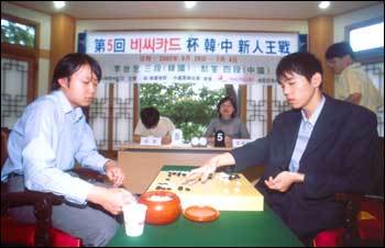 중국 펑첸 7단과 한국 이세돌 3단(오른쪽)