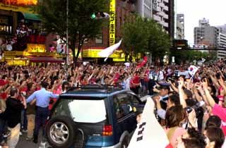 도쿄 코리아타운에서 8강전 승리 축하 - 도쿄AP연합