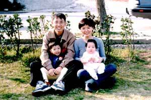 오윤택 선교사 가족. (1998년) - 사진제공 한국대학생선교회