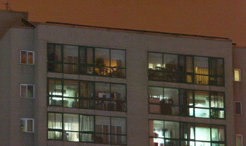 불법 개조 논란이 일고 있는 장상 국무총리서리의 서울 서대문구 남가좌동 아파트. 꼭대기 층인 19층의 49평형과 48평형의 벽 일부를 터 사실상 한 채로 사용하고 있다. 사진=신원건기자