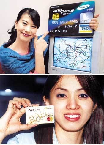 삼성카드(위)와 국민카드 등 신용카드사들이 앞다퉈 다양한 부가서비스 기능을 얹은 교통카드를 내놓고 있다. /사진제공 삼성카드, 국민카드