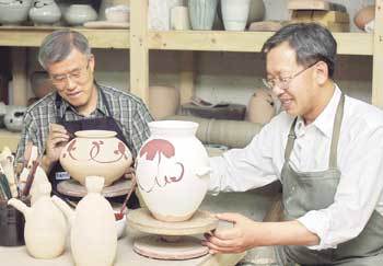 장인순 한국원자력연구소장(왼쪽)과 임채환 블루코드 사장 [사진=전영한기자]