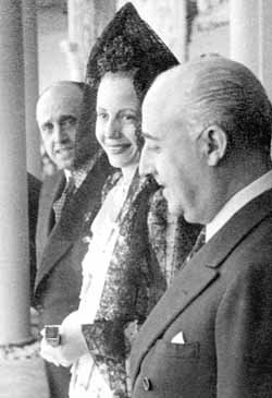 아르헨티나의 '영원한 국모' 에바 페론(가운데) - AP자료사진