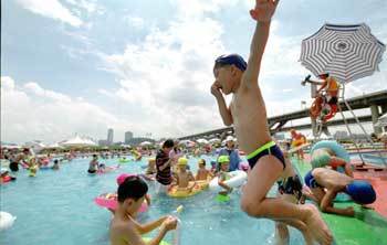 잠실한강공원 수영장 [동아일보 자료사진]