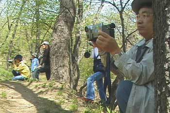 ‘구리비디오작가회’ 회원들이 경기 구리시 동구릉에서 촬영을 하고 있다. 사진제공 구리비디오작가회