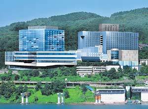 2004년 완공 예정인 서울 광진구 광장동 ‘W서울워커힐호텔’은 한국 최초의 별 6개 특급호텔로 비즈니스호텔보다는 리조트호텔에 더 가깝다. /사진제공 쉐라톤워커힐호텔