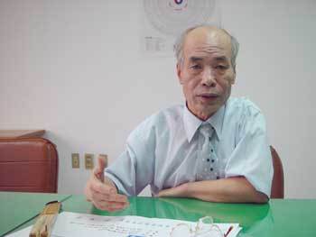 민중사학자로 널리 알려진 이이화 소장은 부친인 야산선생의 학문정신을 이어받아 현실에 적극 대응하는 정신으로 고전을 재조명하겠다고 말했다. 김형찬기자 khc@donga.com