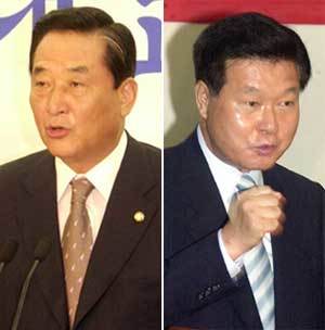 한나라당 서청원 대표(왼쪽)와 민주당 한화갑 대표 - 서영수기자 박경모기자