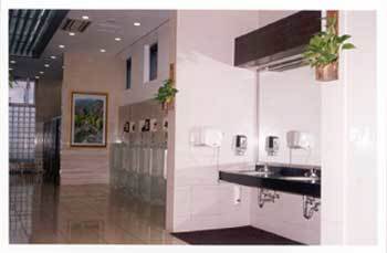 올해 서울의 최우수 화장실로 선정된 서초구 원지동 만남의 광장 휴게소 내 화장실 내부. - 사진제공 서울시