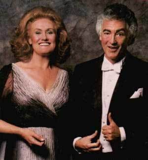 전성기인 1970년대 함께 포즈를 취한 지휘자 리처드 보닌지(오른쪽) 소프라노 조안 서덜랜드(왼쪽) 부부.