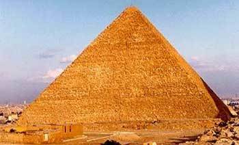 기원전 2500년경 건축된 이집트의 쿠푸 대 피라미드. - 동아일보 자료사진