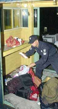 해경 짐 수색 - 박경모기자