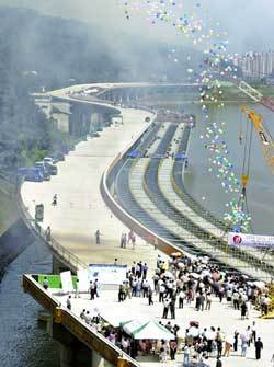 상판 연결공사 완공 - 권주훈기자