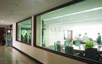 지난달 2일 투명유리로 교체된 전남 순천시청 2층 시장실과 비서실 - 사진제공 전남 순천시청