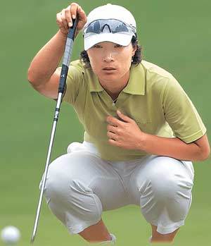 박세리가 3라운드 1번홀 그린에서 예리한 눈빛으로 퍼팅 라인을 읽고 있다. 커츠타운로이터뉴시스