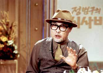 방송사들이 27일 타계한 코미디언 이주일씨를 추모하는 특집 프로를 잇따라 방영하고 있다. 사진은 고인이 생전 TV의 시사 프로에 출연해 환하게 웃는 모습.