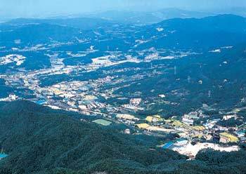 택지개발지구는 사전에 계획된 도로망과 생활편의시설 등을 갖추고 있어 주거여건이 우수한 것으로 평가된다. 10월 말 아파트 9077가구가 공급되는 경기 용인시 동백지구 전경. 사진제공 한국토지공사