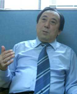 고려대에서 정년퇴임하는 임희섭교수. 그는 한국사회에 대한 끊임없는 관심을 기울이면서도 변함 없이 상아탑을 지켜온 학구파 사회학자로 손꼽힌다.김형찬기자 khc@donga.com