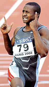 9초78의 세계신기록으로 결승선을 통과하고 있는 팀 몽고메리 - 파리AP연합