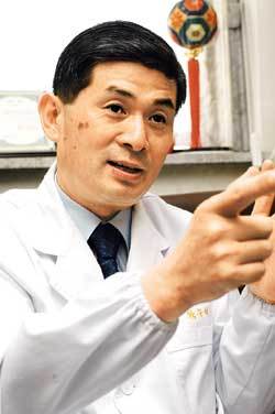 한국 첫 복제소 '영롱이'를 태어나게 한 황우석 교수. - 사진 이만홍 작가