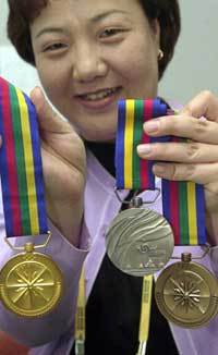 대회에서 수여될 금 은 동메달 - 부산=최재호기자