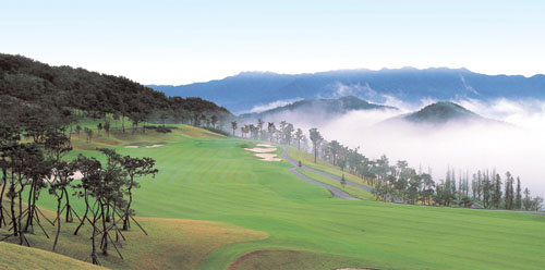 에이스골프회원거래소가 추천한 골프장클럽 10선 중 1위에 선정된 가평베네스트. 장기적 발전 가능성이 크다는 점에서 높은 점수를 받았다.