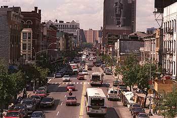 1960'70년대 미국 빈민가의 대표적인 상징이었던 뉴욕시 맨해튼 할렘가의 최근 전경. - 동아일보 자료사진