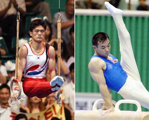 남자체조에서 남북한에 동반 금메달을 안긴 한국의 김동화(왼쪽)와 북한의 김현일이 금메달을 따낸 링과 안마 종목에서 정상의 기량을 펼쳐 보이고 있다.부산〓특별취재반