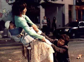 술집에 잡혀 있는 남편을 구출하러 나선 아줌마의 무용담