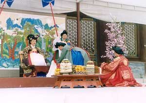 설날 왕세자빈이 왕비에게 세배를 드리는 장면. 사진제공 문화재청