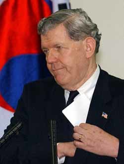 방북결과 설명하는 켈리 - 동아일보 자료사진