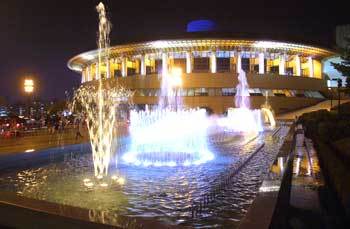 예술의 전당은 18일 세계 음악분수 개장기념행사를 가졌다