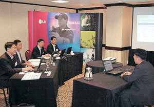 LG그룹이 27일 미국 시카고에서 미주지역 한국 석, 박사 유학생을 대상으로 면접을 실시하고 있다.-사진제공 LG그룹