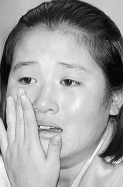 13세 때 북한에 납치됐다가 사망한 요코다 메구미가 북한에서 낳은 딸 김혜경양이 평양에서 일본 방송사와 기자회견을 갖고 일본에 사는 외조부모의 방북을 눈물로 간청하고 있다. 평양AP연합