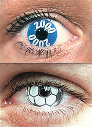 미국과 영국 등에서 유행하고 있는 미용렌즈들. 숫자나 축구공 모양을 비롯해 다양한 색깔과 모양의 제품이 선보이고 있다.사진제공 뉴욕타임스