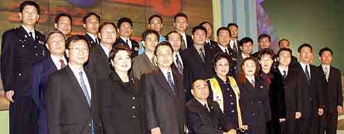 '2002 교통안전대상' 시상식이 끝난 후 자리를 함께한 수상자들. - 사진제공 손해보험협회