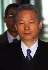 굳은 표정의 검찰총장 [연합]