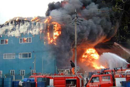 치솟는 불길. [연합]