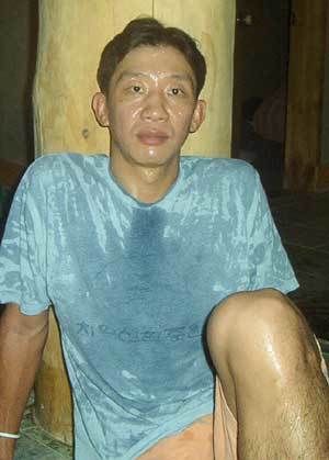 현역 최고령 선수인 허재가 원주 숙소인근의 한 찜질방에서 휴식을 취하고 있다. 일주일에 두 차례씩 찜질방을 찾아 피로를 풀며 동네 주민들과 정담을 나누는 것은 허재만의 스트레스 해소법이다. 원주〓김상호기자