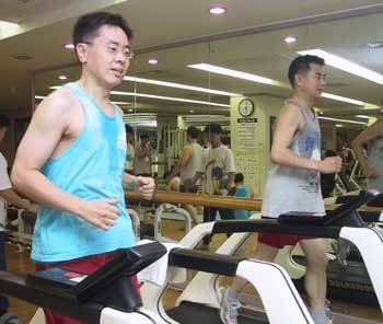 점심시간을 이용해 40여분 운동을 하고 난 뒤 식사를 하는 것도 건강을 챙길 수 있는 한 방법이다./동아일보 자료사진