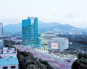 15일 공식 개관하는 서울농업무역센터(aT센터) 전경.사진제공 농수산물유통공사