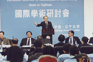 14, 15일 중국 랴오닝성 선양시 랴오닝대에서 경희대와 중국 랴오닝대, 베이징대, 칭화대, 지린대 교수들이 참석한 가운데 한중 수교 10주년 기념 국제학술회의가 열렸다. 선양〓이명건기자